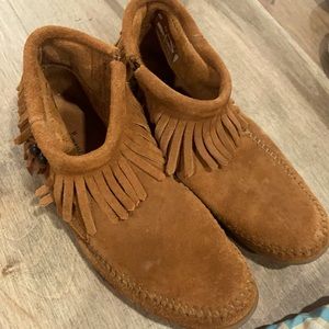 Minnetonka fringe moccasins, size 8.5